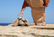 לא רק קרבן פסח, אני גם בעד סקילת חוטאים. דעה