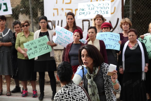 כי אם כבר להפגין (צילום: אתיאל ציון)