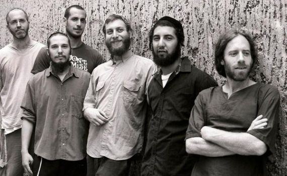 להקת א גרויסע מציאה-גרוב יהודי מזוקק שבעתיים