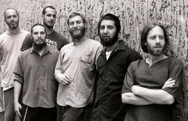 להקת א גרויסע מציאה-גרוב יהודי מזוקק שבעתיים