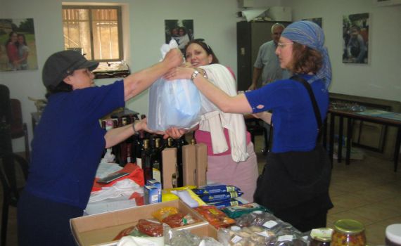 באירופה מחרימים? בי-ם מרימים יריד למען יו"ש