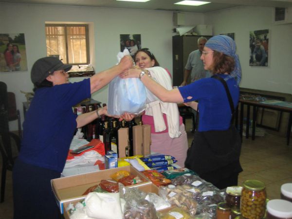 באירופה מחרימים? בי-ם מרימים יריד למען יו"ש