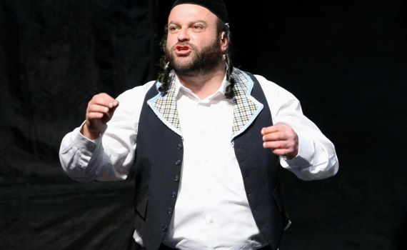 "התקשורת שמאלנית. עכשיו תעביר את הקוגל, בבקשה."