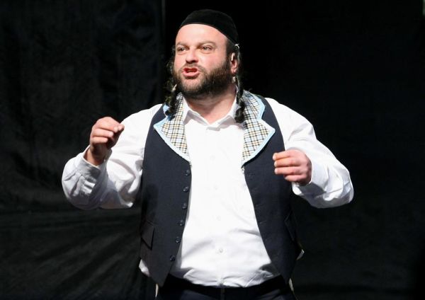 "התקשורת שמאלנית. עכשיו תעביר את הקוגל, בבקשה."