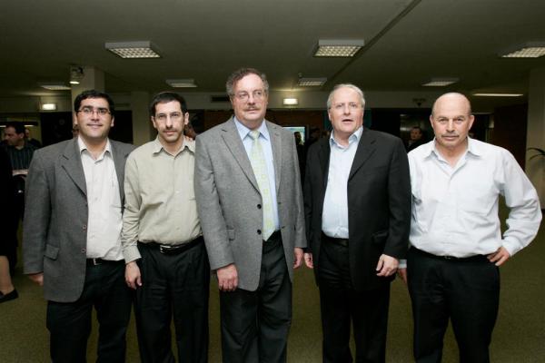 המאבק על העוזרים: הרשקוביץ נגד אורלב