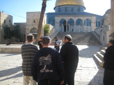 לאחר הסגר: עשרות יהודים עולים להר הבית