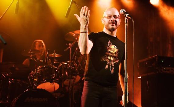 הבו אוז לאלוקינו: המסע החדש של קובי אוז