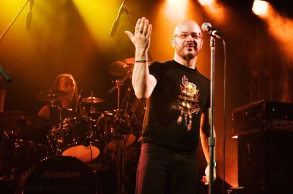 הבו אוז לאלוקינו: המסע החדש של קובי אוז