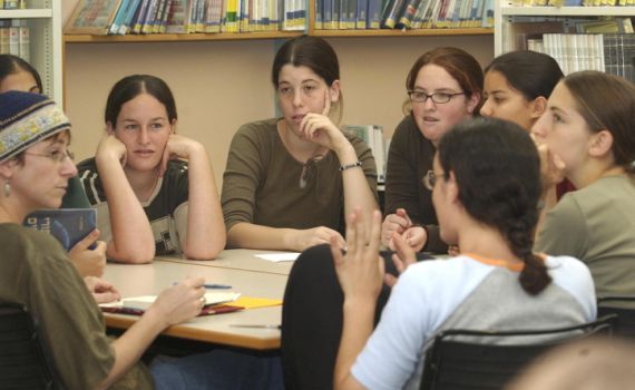 היסטוריה ציונית? אפשר לסמוך על האולפניסטיות