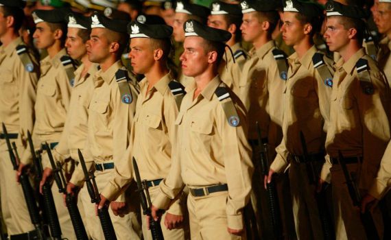 הרבנות הצבאית: שירת נשים? לתת פטור לדתיים