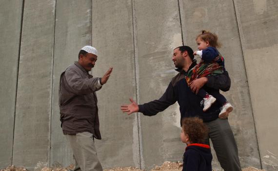 המשיח בפתח? פלסטינים ומתנחלים יפגינו נגד הגדר