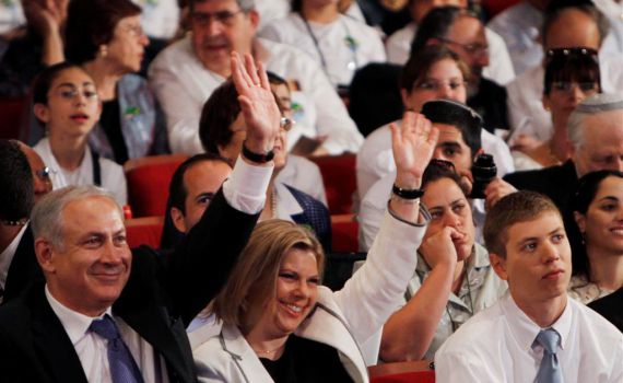 היידה שרה: הרב אליהו מברך את אימו של אבנר-"גאים בך"