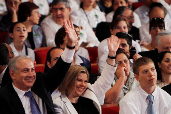 היידה שרה: הרב אליהו מברך את אימו של אבנר-"גאים בך"