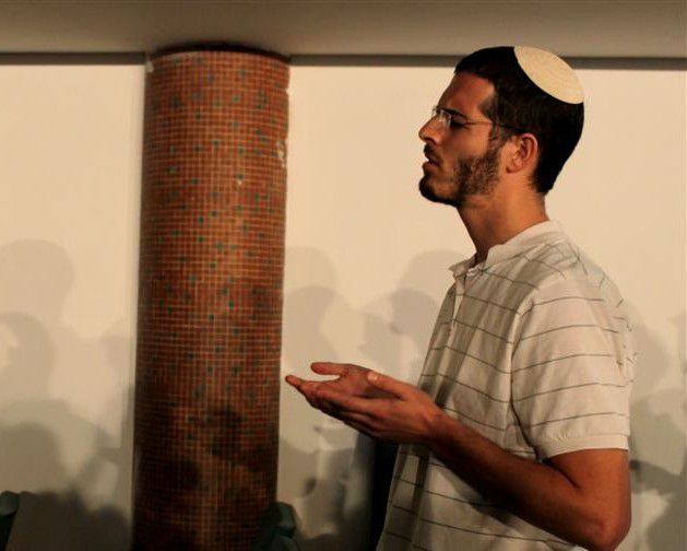 אלוהים גדול כאשר בית הכנסת פתוח לכולם