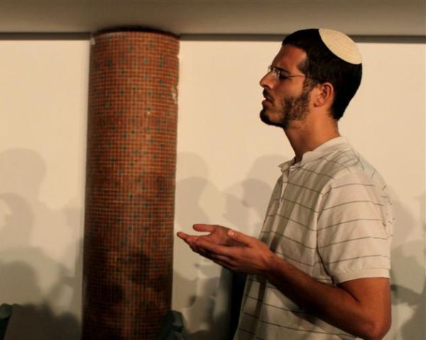 אלוהים גדול כאשר בית הכנסת פתוח לכולם