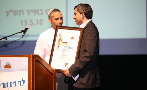 ח"כ אלקין: מקרבים הדור הצעיר לתורה דרך אותיות מסוכר ודבש