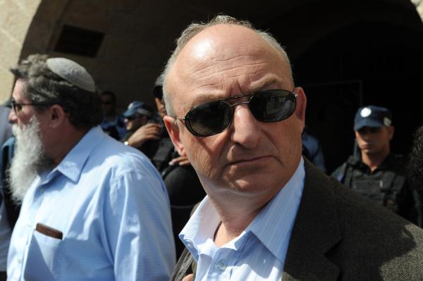 "חבל ש-א סאנע לא זכה לחוות על גופו את המשטר הנאצי"