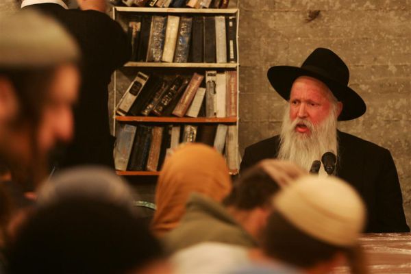 צו הריסה על ישיבת עוד יוסף חי; פעילי ימין: מסגדים ישרפו