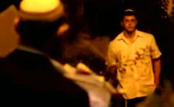 מחאה רטובה: הפגינו נגד הרב אבינר וקיבלו השפרצה