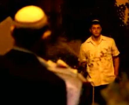 מחאה רטובה: הפגינו נגד הרב אבינר וקיבלו השפרצה