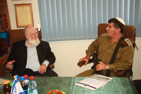 אשכנזי בישיבת ההסדר: ערכי התורה חשובים לצבא