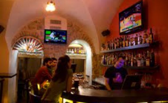 יציאה כשרה: בת עמי מגלה את הפאבים של י-ם והפעם – הגוב