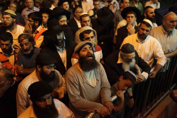 אלפים ליוו את הרה"ג מרדכי אליהו זצ"ל בדרכו האחרונה