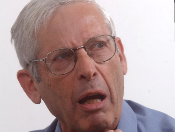 בגין מגן על נתניהו: טרק טלפון בשידור חי ברדיו קול חי