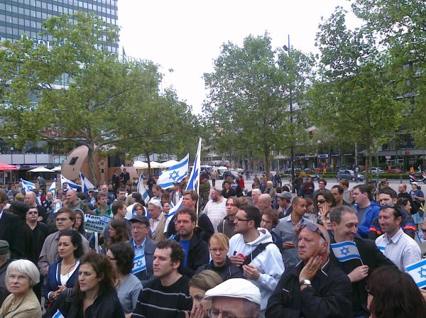 ברלין: הפגנת תמיכה בישראל ובלוחמי השייטת