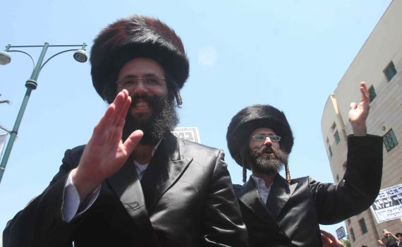נאמני תורה ועבודה נגד חסידי סלונים: יציבו משמרת מחאה