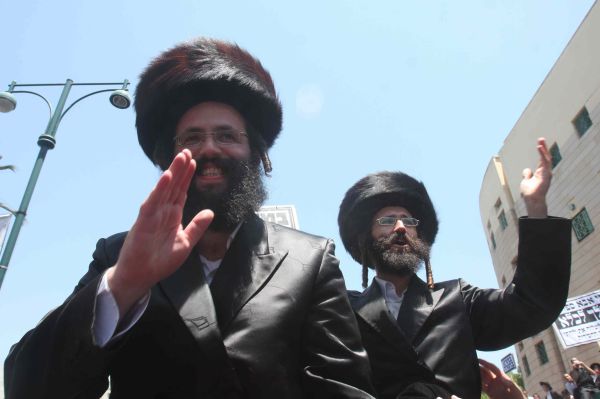 נאמני תורה ועבודה נגד חסידי סלונים: יציבו משמרת מחאה