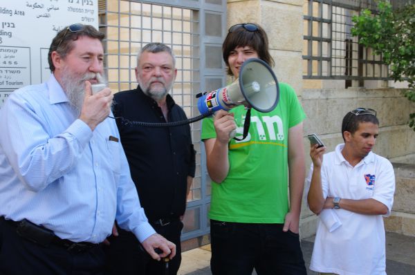 הפגנת הקרבה: צעירי מרצ והאיחוד הלאומי נלחמים יחד