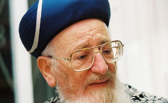 בשידור ישיר: הילולת מרן הרב מרדכי אליהו זצ"ל. צפו