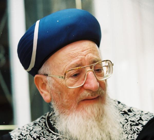 בצפת הכניסו ספר תורה לזכר הרב מרדכי אליהו זצ"ל