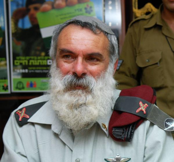 "הרבנים הראשים ניסו לסחוט ממני מינויים בהיותי רב צבאי"