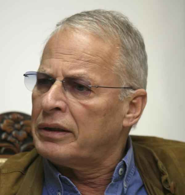 יערי עצבני: "שערוריה, מה פתאום רדיו קול חי?"