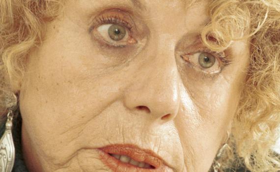 הכוהנת ממורמרת: שולמית אלוני פותחת את הפה