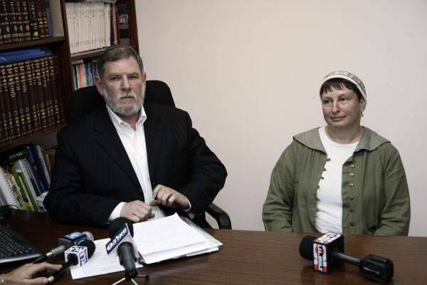 פורום תקנה: הרב דיכובסקי יבחן את הסכמתו לרב מוטי אלון