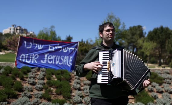 חולי מוזיקה, מה אתם עושים בשלושת השבועות?