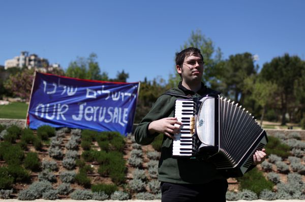 חולי מוזיקה, מה אתם עושים בשלושת השבועות?