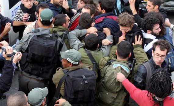 "קוד הלבוש" בשייח ג'ראח: לא לבוא עם כתפיים ורגליים חשופות