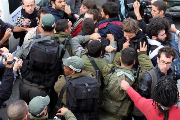 "קוד הלבוש" בשייח ג'ראח: לא לבוא עם כתפיים ורגליים חשופות