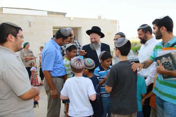 זוכרים את הרה"ג אליהו: מאות אנשים הגיעו לעצרת