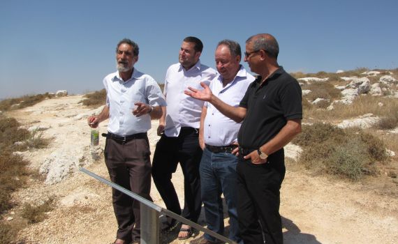 המתנחלים לקחו את עורך מעריב לסיבוב בשומרון