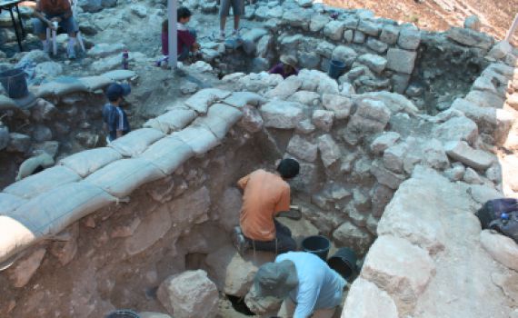 פלסטינאים חשפו בחברון מערכת קבורה מתקופת השופטים