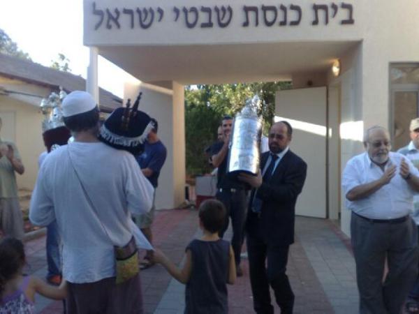 קיבוץ נוסף החליט שהוא צריך בית כנסת