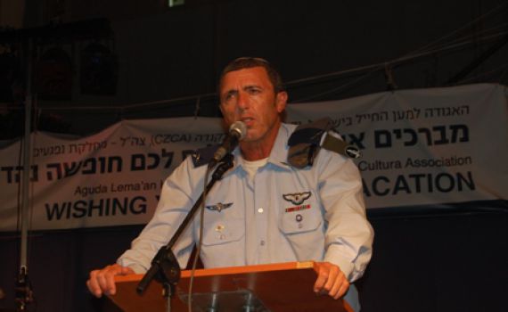 עימות חריף בין הרבצ"ר לרב מלמד בכנס בשבע