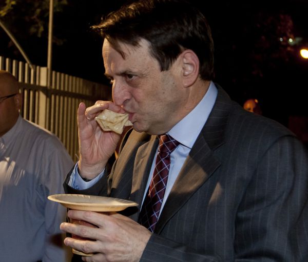 לכל הפוליטיקאים האשכנזים שיורדים לנגב לחגיגות המימונה