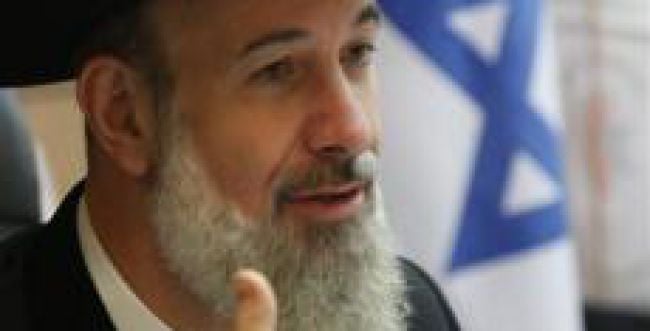 הרב מצגר: ארגוני הנשים גרמו לקריסת בתי הדין הרבניים  