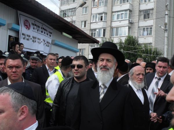 גם הרב הראשי לישראל מבקר באומן